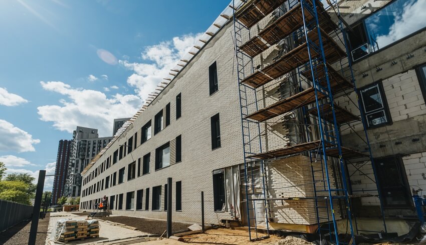 жк Кронштадтский 14. школа. июнь 2025